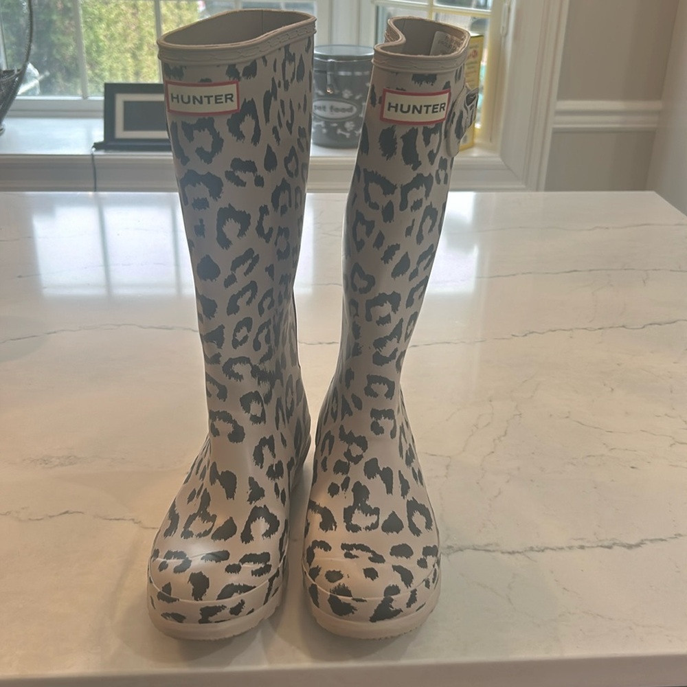 Brand new never worn Kids size 4 Hunter rain boots